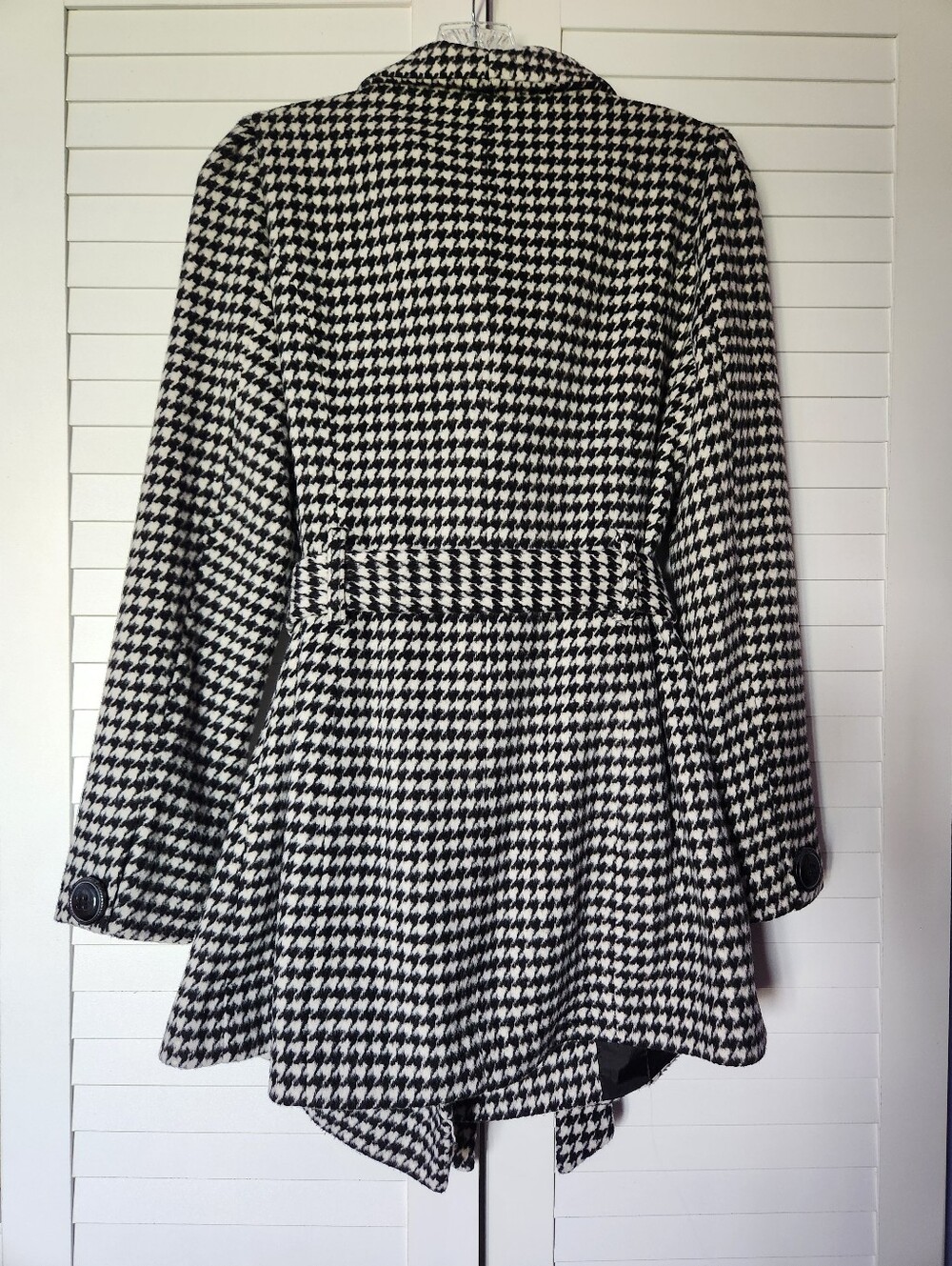 Coat - Picture 2 of 5